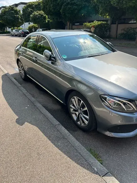 Gebraucht Mercedes E200 Avantgarde 160 PS (117 kW) 2020 Grau Limousine