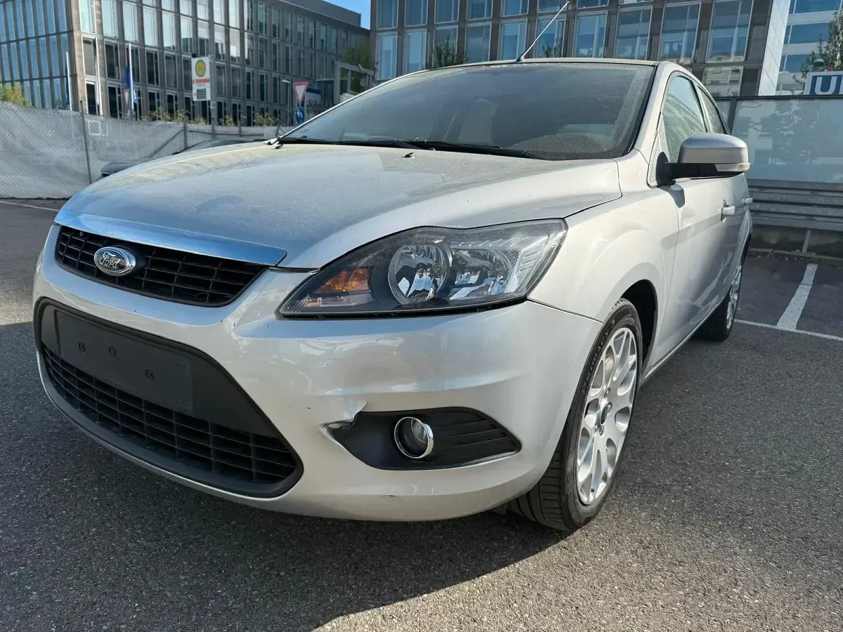 Używany Ford Focus 101 KM (74 kW) 2009 Szary Sedan/Limuzyna