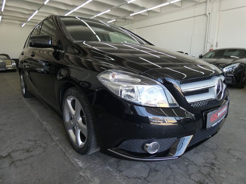 Schwarz Gebraucht 2013 Mercedes B180 Van / Kleinbus | 12.399 € (Fairer Preis) - Bild 1/4
