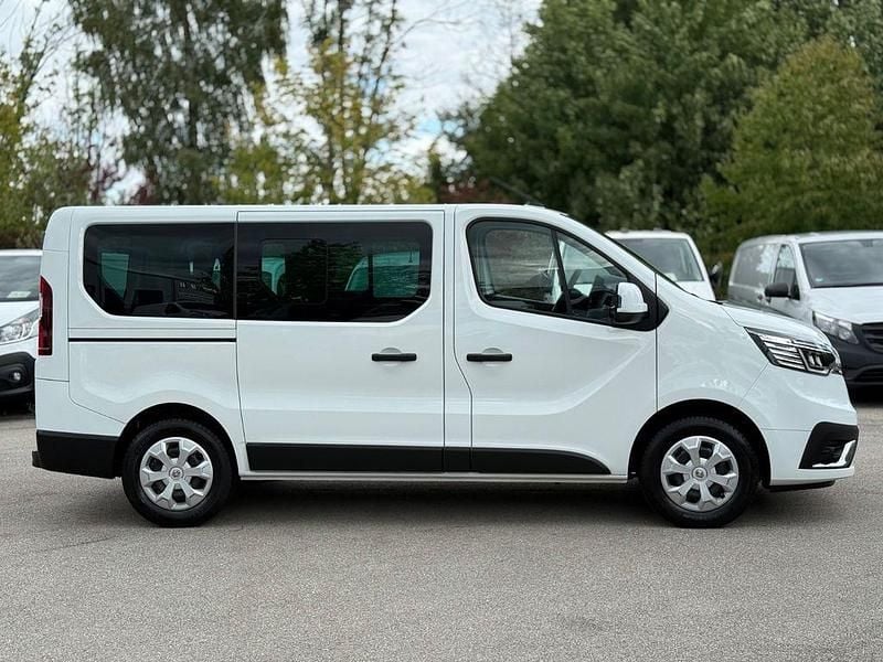 Gebraucht Renault Trafic Life 110 PS (80 kW) 2022 Weiß Van / Kleinbus