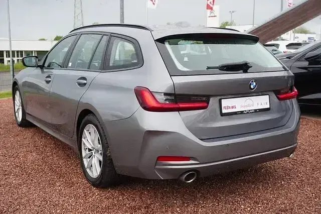 Gebraucht BMW 318 Sport Line 156 PS (114 kW) 2023 Grau metallic Kombi