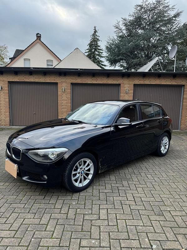 Schwarz Gebraucht 2015 BMW 116 Kleinwagen | 8.300 € (Guter Preis) - Bild 1/4
