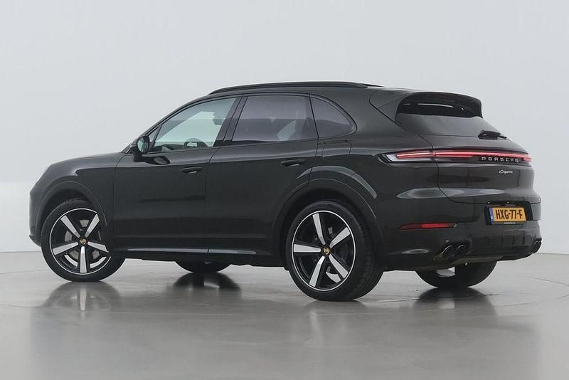 Gebraucht Porsche Cayenne 470 PS (345 kW) 2024 Grün SUV