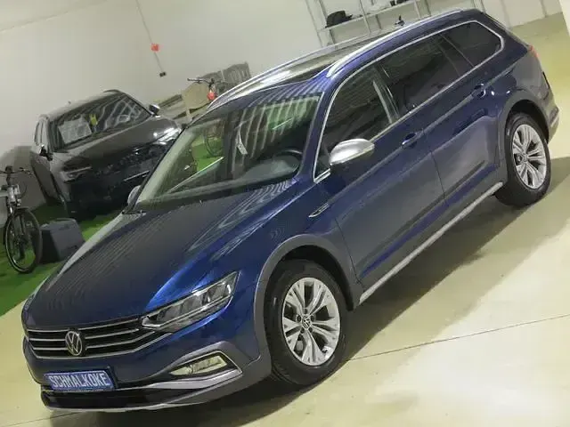 Gebraucht VW Passat Alltrack 200 PS (147 kW) 2023 Aquamarinblau metallic Kombi