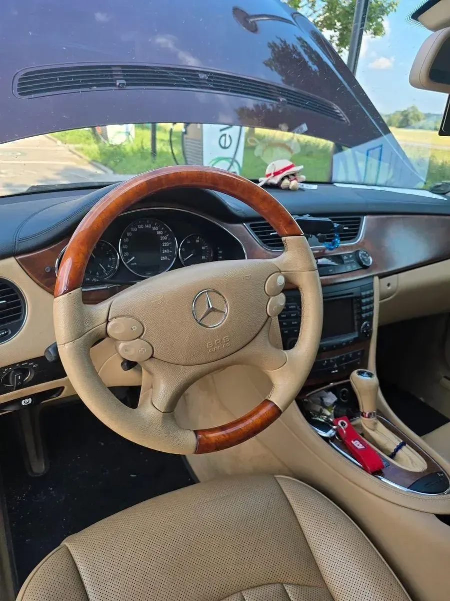 Gebraucht Mercedes CLS320 224 PS (164 kW) 2008 Rot Coupé