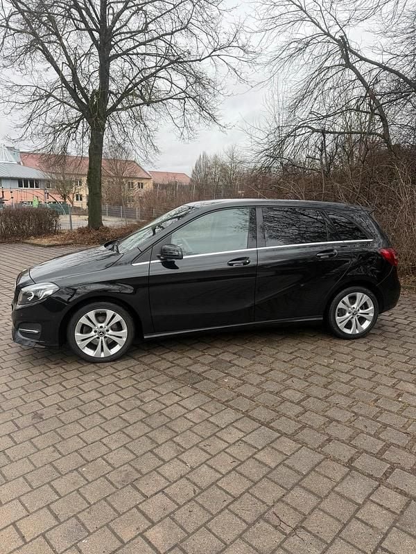 Gebraucht Mercedes B200 136 PS (100 kW) 2017 Schwarz Van / Kleinbus