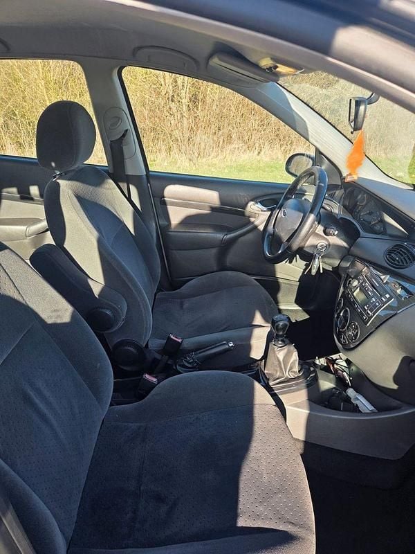 Gebraucht Ford Focus Ghia 131 PS (96 kW) 2003 Silber Kombi