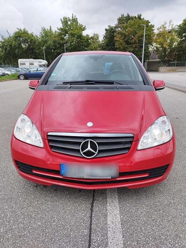 Rot Gebraucht 2009 Mercedes A170 Limousine | 3.450 € (Fairer Preis) - Bild 1/4