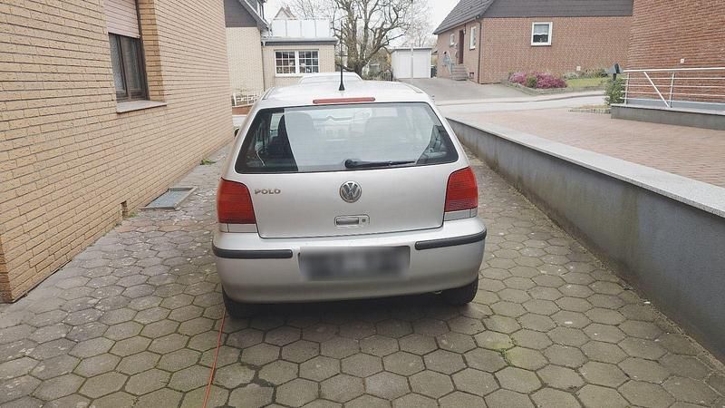 Gebraucht VW Polo Basis 50 PS (36 kW) 2000 Silber Limousine