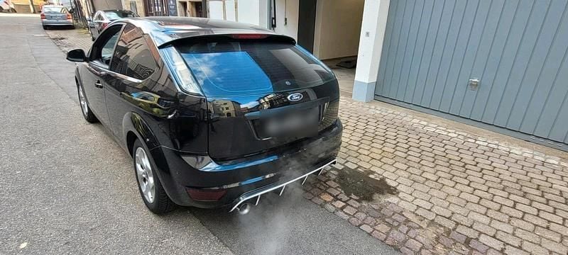 Gebraucht Ford Focus 100 PS (73 kW) 2011 Schwarz Limousine