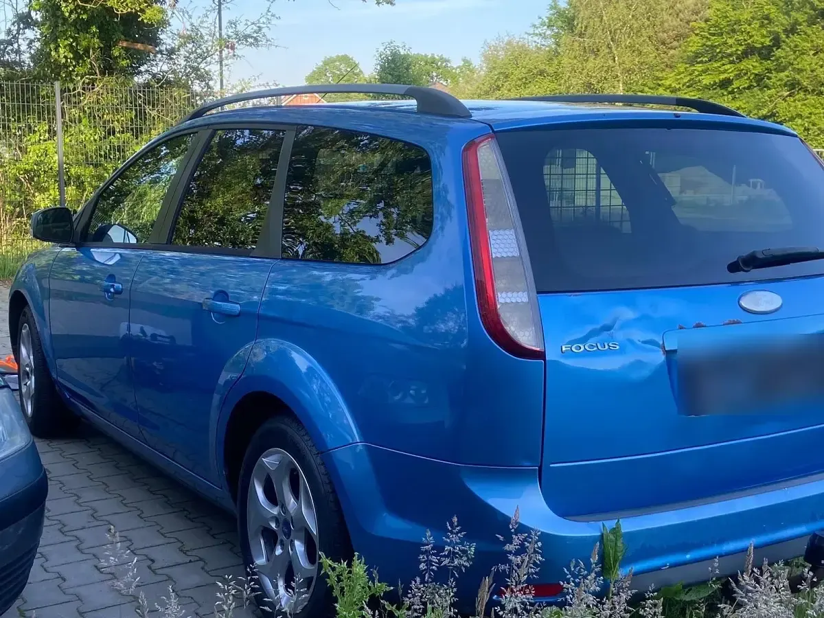 Gebraucht Ford Focus 101 PS (74 kW) 2010 Kombi