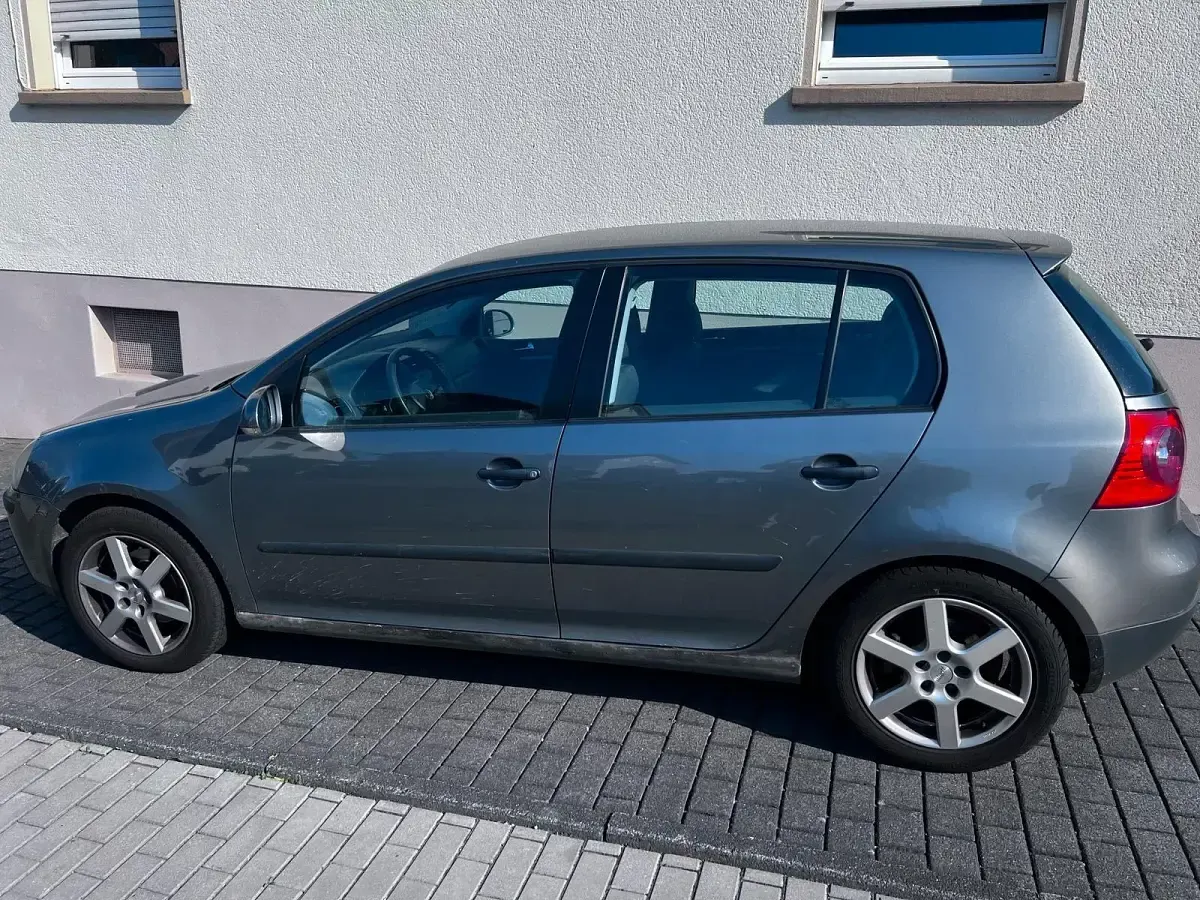 Gebraucht VW Golf V 2004 Grau Kleinwagen