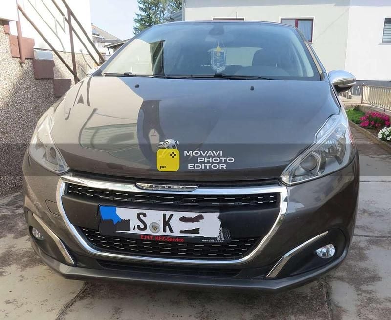 Grau Gebraucht 2019 Peugeot 208 Signature Sky Kleinwagen | 8.990 € (Etwas zu teuer) - Bild 1/4