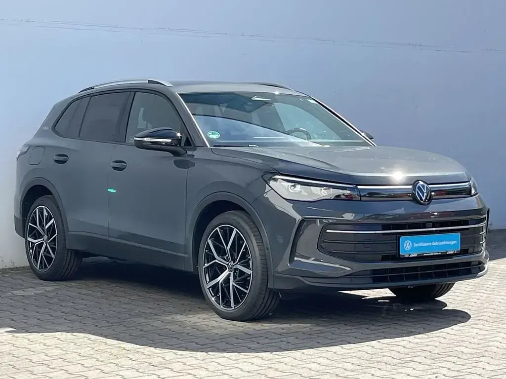 Gebraucht VW Tiguan Goal 150 PS (110 kW) 2025 Delfingrau metallic SUV