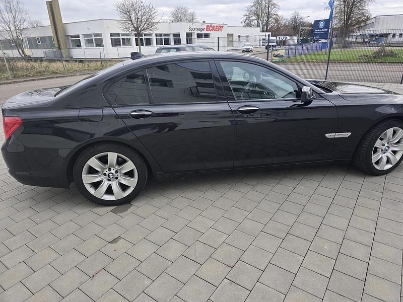 Gebraucht BMW 740 306 PS (225 kW) 2012 Schwarz Limousine