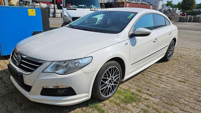 Weiß Gebraucht 2011 VW CC R-line Limousine | 6.900 € - Bild 1/4