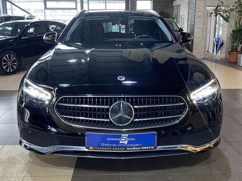 Gebraucht Mercedes E220 Avantgarde 200 PS (147 kW) 2022 Schwarz Kombi