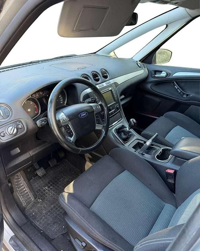 Gebraucht Ford S-MAX Business Edition 140 PS (102 kW) 2013 Polarsilbermetallic Van / Kleinbus