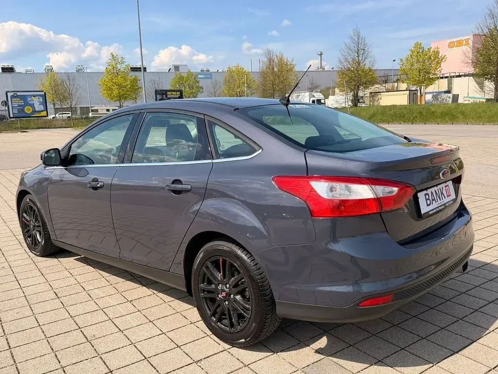 Second-hand Ford Focus Titanium 150 CP (110 kW) 2011 Maro Berlinǎ