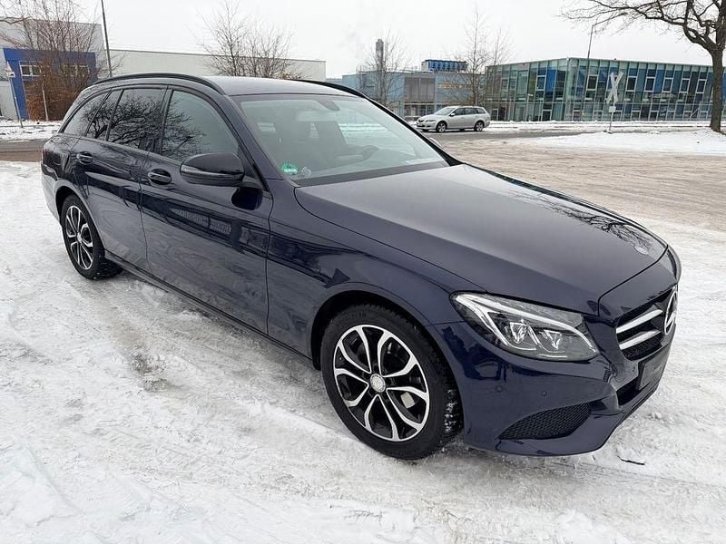 Second-hand Mercedes C180 156 CP (114 kW) 2016 Albastru Berlinǎ