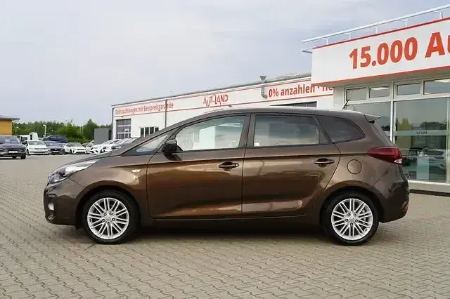 Gebraucht Kia Carens 135 PS (99 kW) 2019 Braun Van / Kleinbus