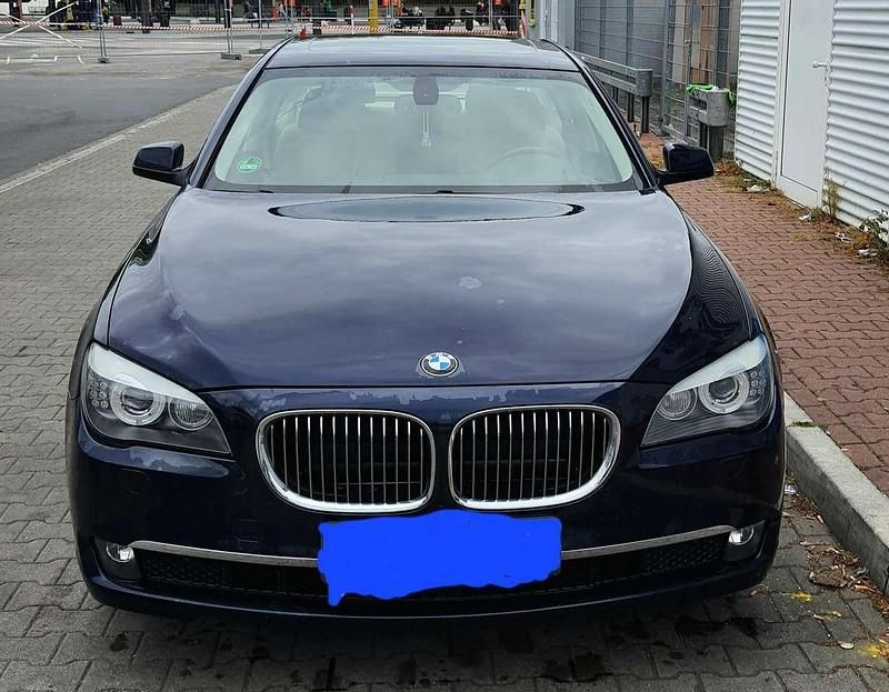 Blau Gebraucht 2011 BMW 730L Performance Limousine | 18.000 € (Teuer) - Bild 1/4