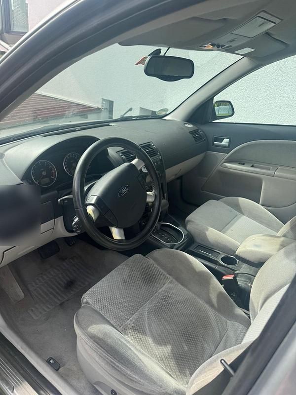 Gebraucht Ford Mondeo 146 PS (107 kW) 2003 Silber Kombi