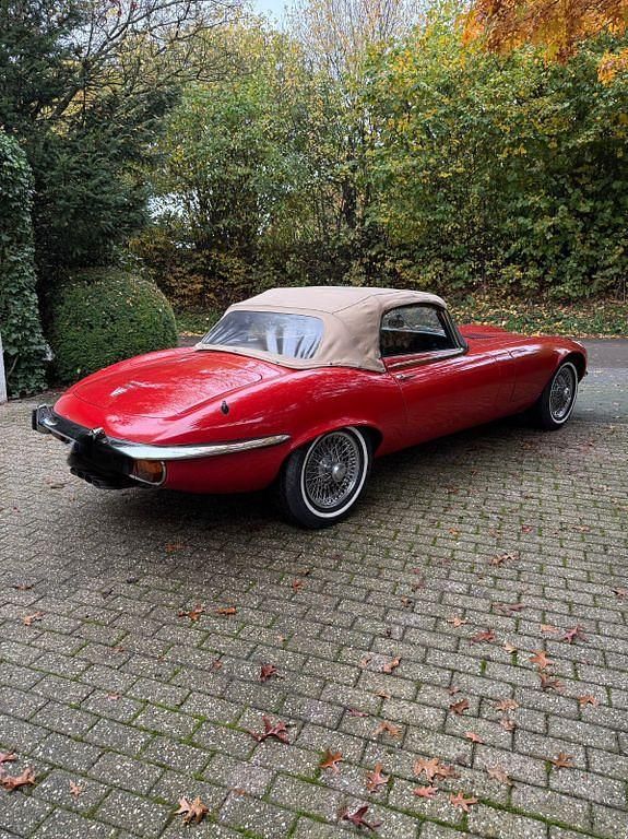 Second-hand Jaguar E-Type 268 CP (197 kW) 1974 Roșu Cabrio