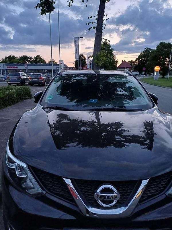 Schwarz Gebraucht 2015 Nissan Qashqai Visia SUV | 7.900 € (Guter Preis) - Bild 1/4