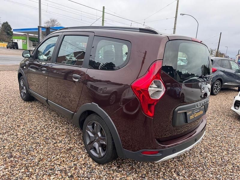 Gebraucht Dacia Lodgy Celebration 116 PS (85 kW) 2017 Braun Van / Kleinbus