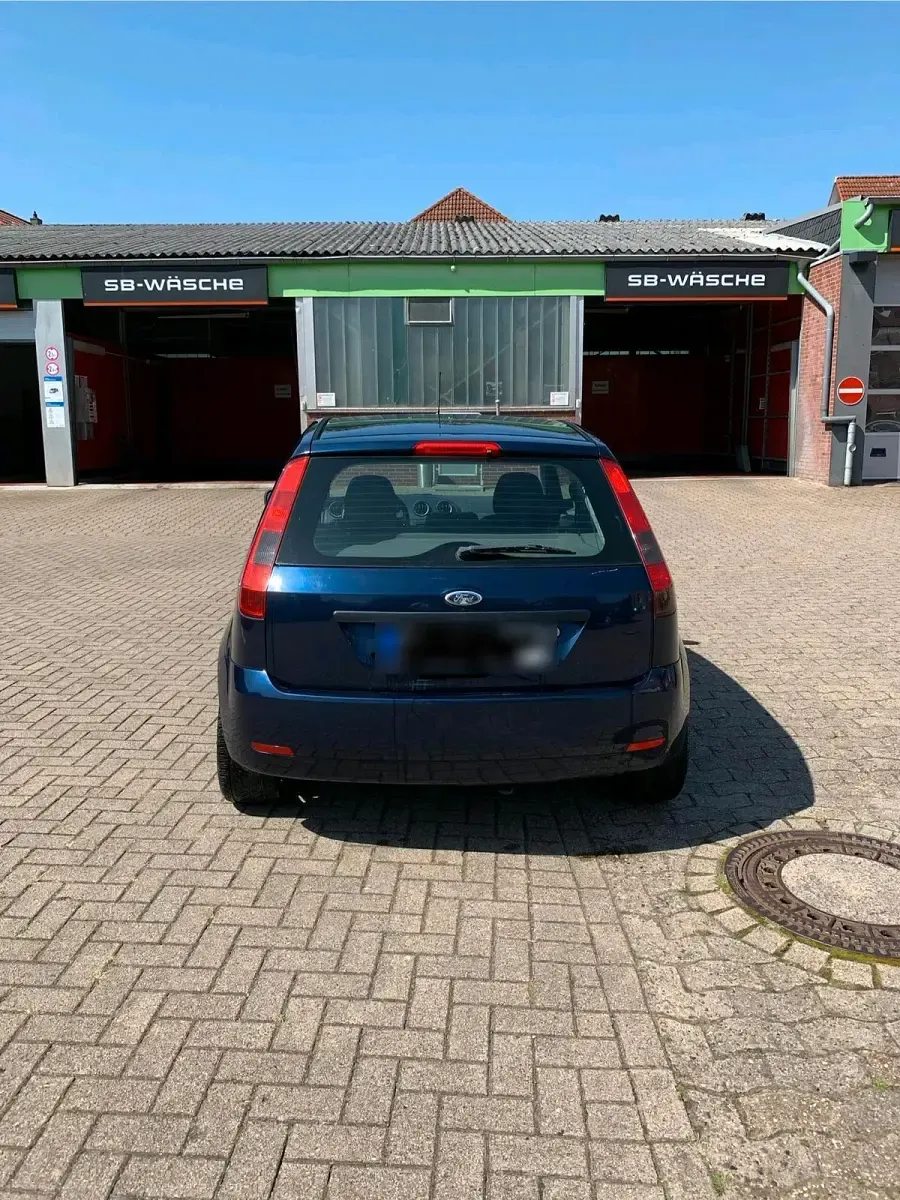 Gebraucht Ford Fiesta 75 PS (55 kW) 2004 Blau Kleinwagen