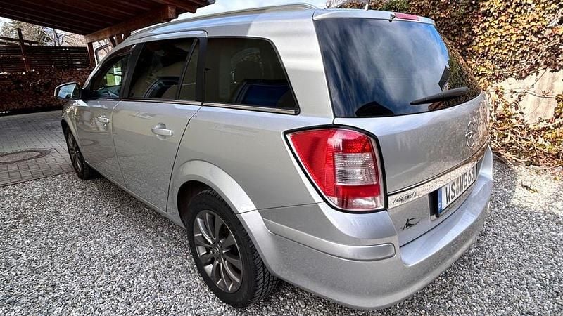 Gebraucht Opel Astra Edition 110 PS (80 kW) 2010 Silber Limousine