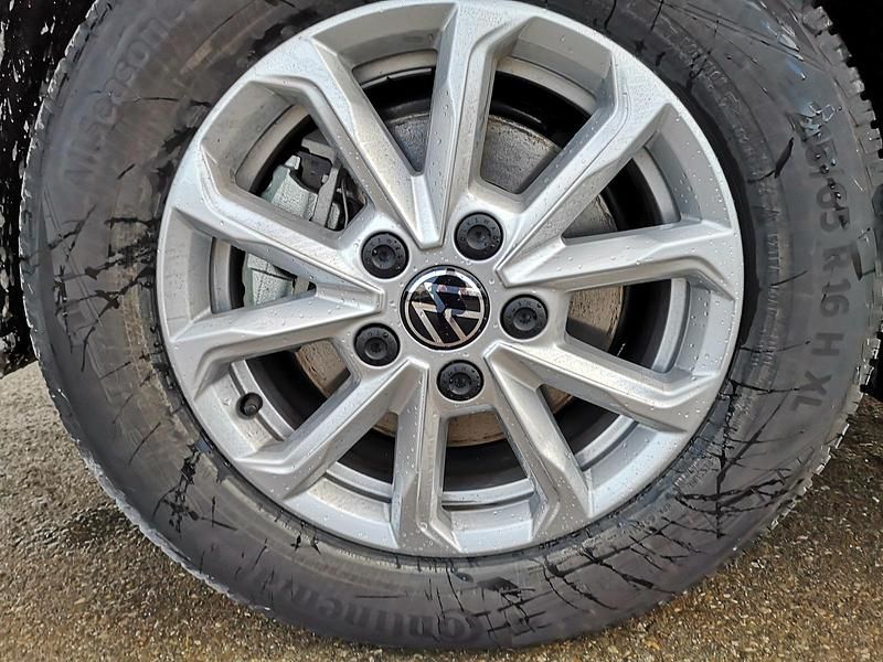 Gebraucht VW T7 Beach 150 PS (110 kW) 2024 Monosilber metallic dach schwarz Van