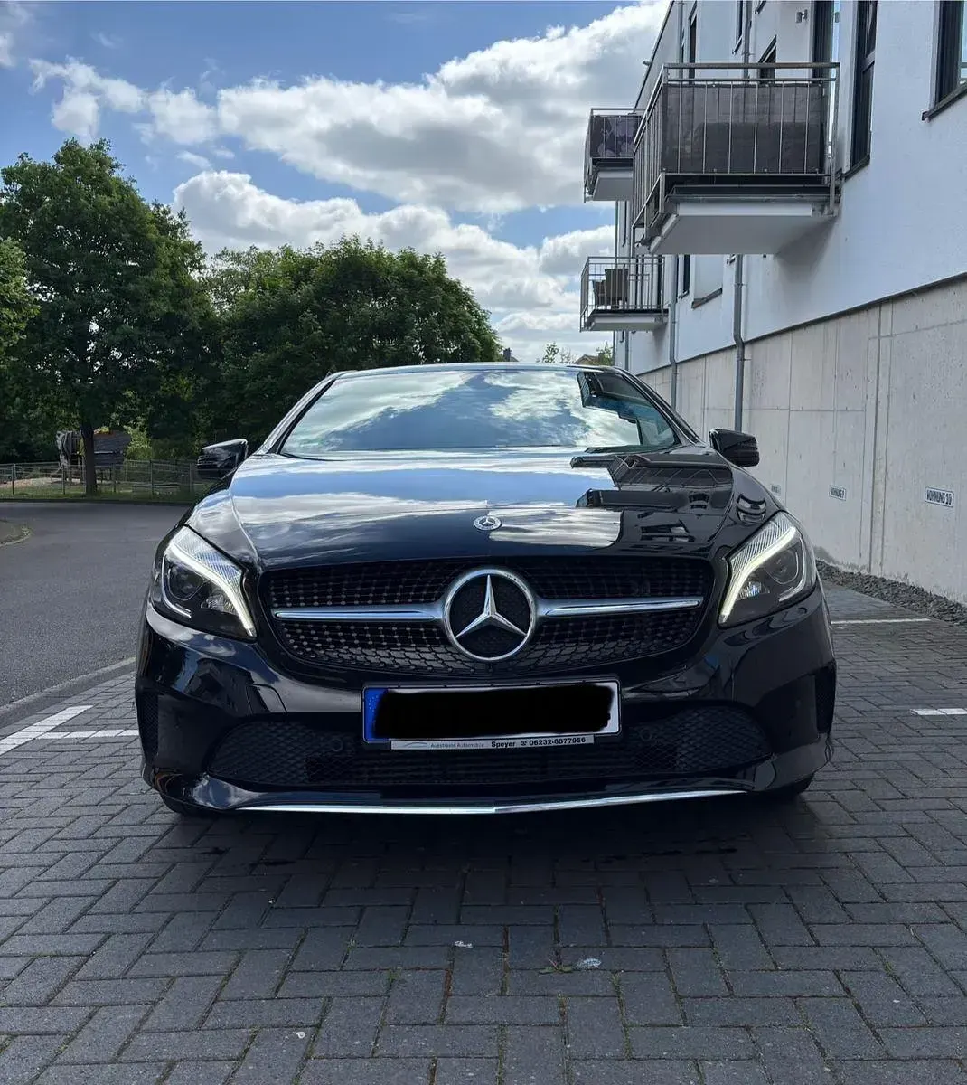 Używany Mercedes 200 209 KM (153 kW) 2017 Czarny Sedan/Limuzyna