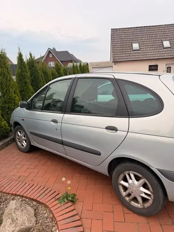 Gebraucht Renault Scénic 102 PS (75 kW) 2002 Silber Van / Kleinbus