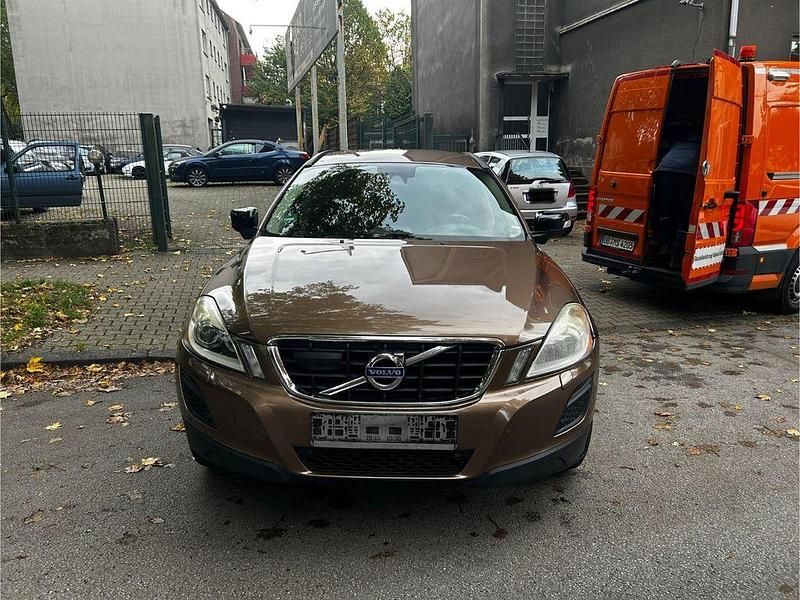 Braun Gebraucht 2010 Volvo XC60 Momentum SUV | 6.900 € (Fairer Preis) - Bild 1/4