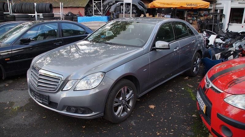 Gebraucht Mercedes E200 184 PS (135 kW) 2010 Silber Limousine