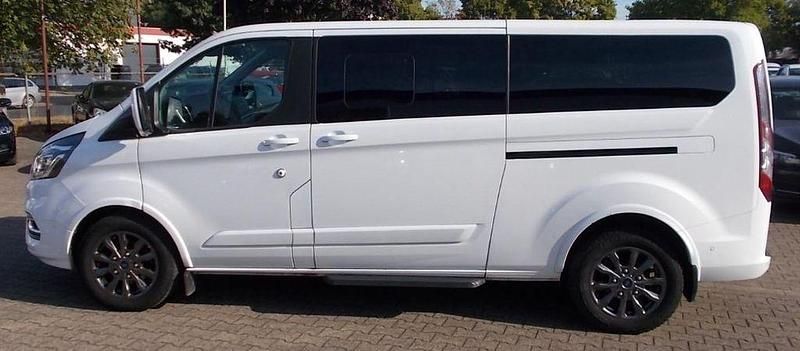 Gebraucht Ford Tourneo Titanium X 170 PS (125 kW) 2024 Weiß Van / Kleinbus