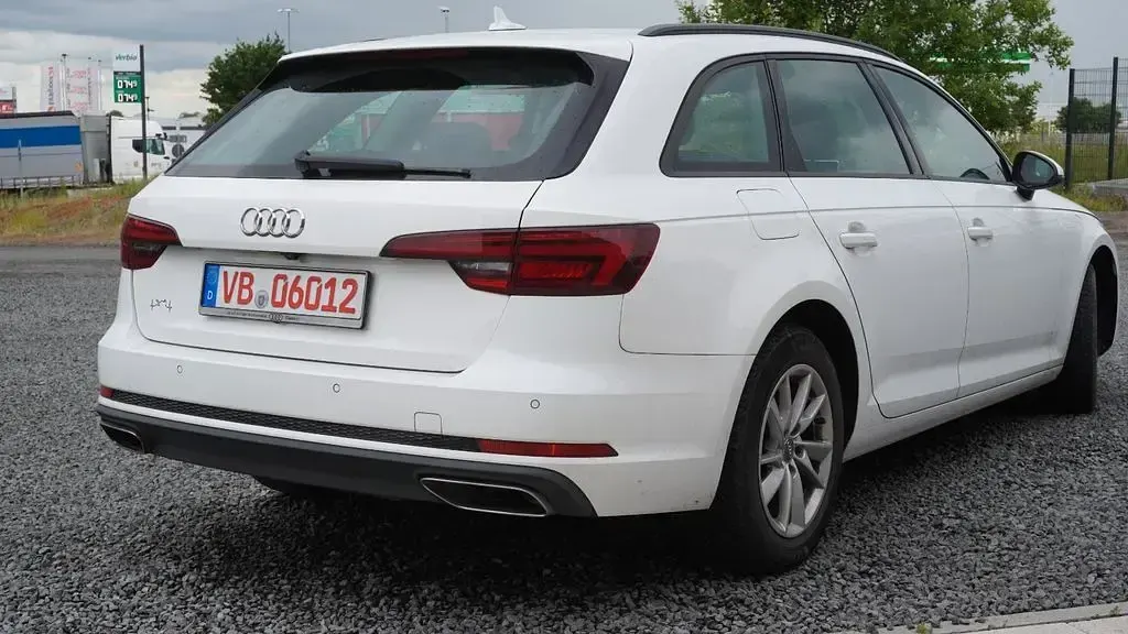 Gebraucht Audi A4 190 PS (139 kW) 2019 Weiß Kombi