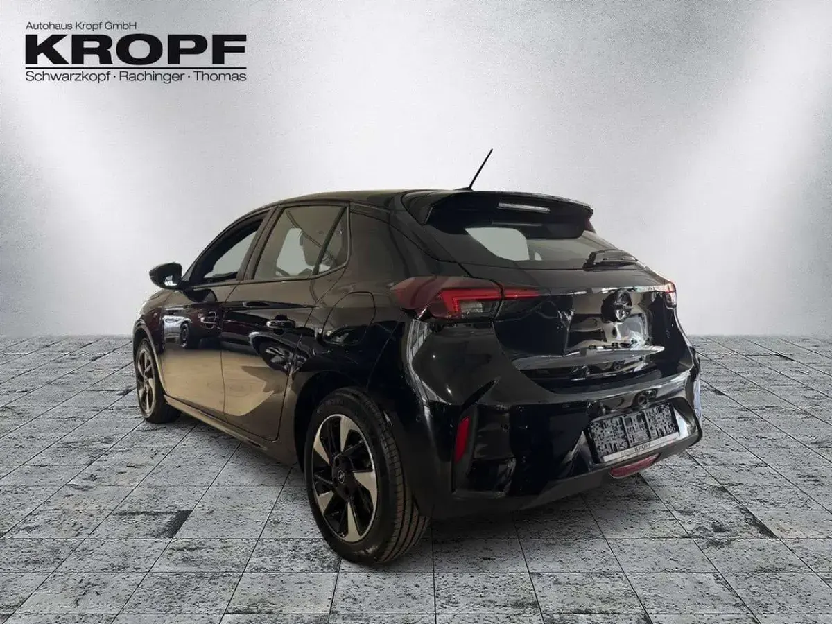Używany Opel Corsa-e 100 kW (136 KM) 2023 Czarny Hatchback