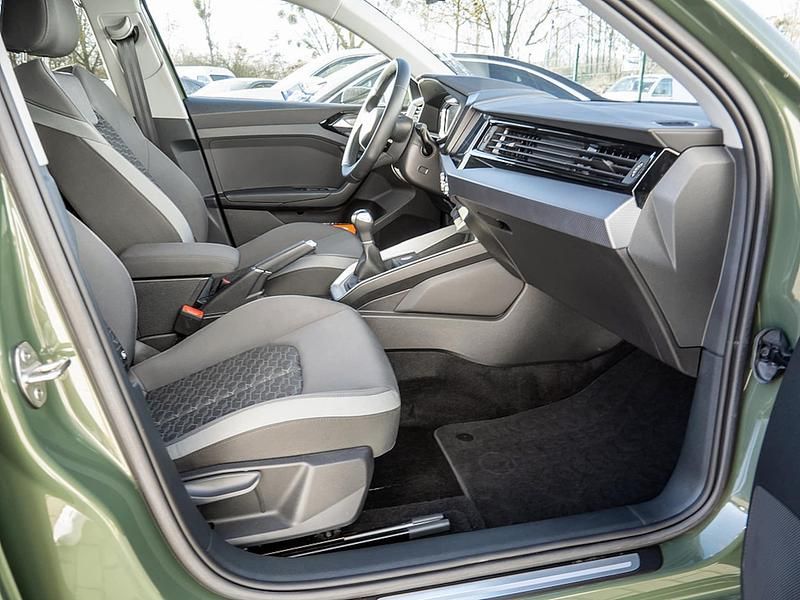 Gebraucht Audi A1 Basis 116 PS (85 kW) 2025 Distriktgrün metallic Limousine