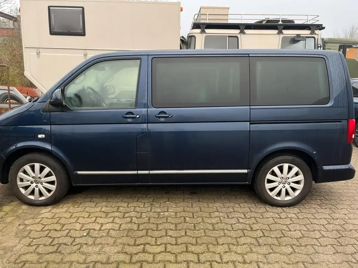 Gebraucht VW Multivan Highline 179 PS (131 kW) 2013 Blau Van / Kleinbus