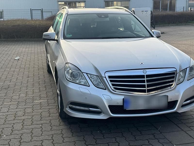 Gebraucht Mercedes E250 204 PS (150 kW) 2012 Silber Kombi