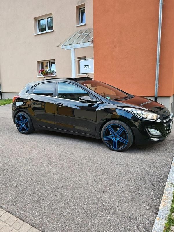 Gebraucht Hyundai i30 Premium 110 PS (80 kW) 2017 Schwarz Limousine