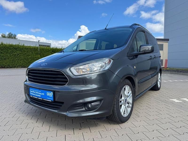 Grau Gebraucht 2016 Ford Tourneo Courier Titanium Van / Kleinbus | 7.799 € (Fairer Preis) - Bild 1/4
