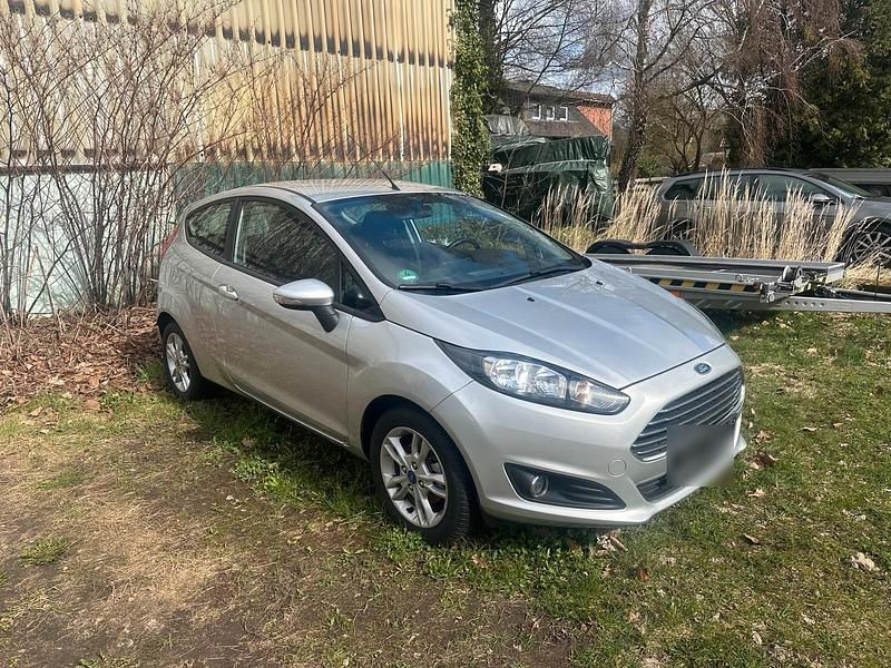 Gebraucht Ford Fiesta 75 PS (55 kW) 2014 Grau Kleinwagen