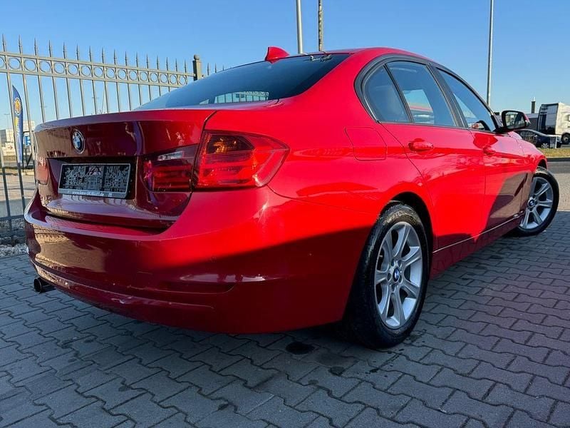 Gebraucht BMW 320 184 PS (135 kW) 2012 Rot Limousine