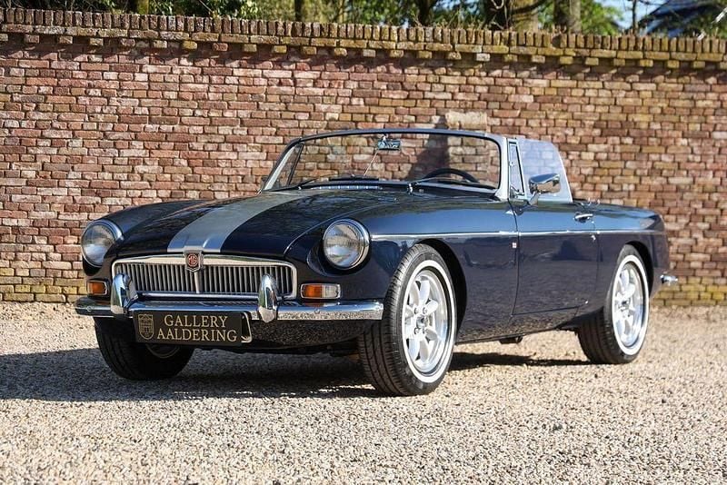 Second-hand MG B 95 CP (69 kW) 1966 Albastru Cabrio