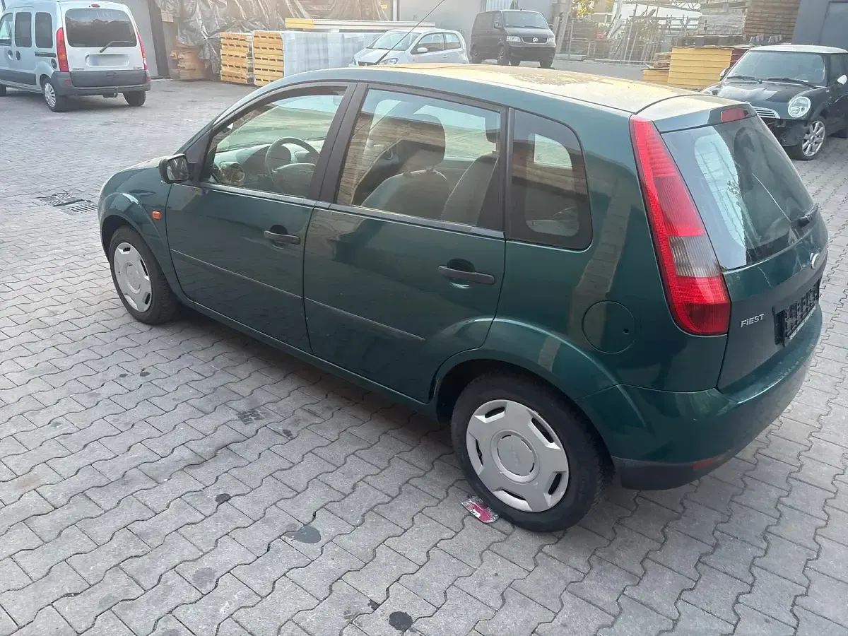 Usata Ford Fiesta 60 CV (44 kW) 2002 Verde Utilitaria