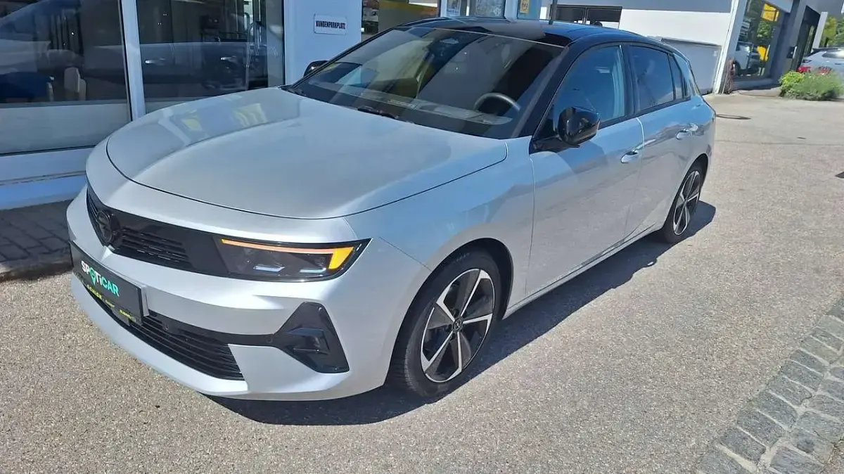 Gebraucht Opel Astra 131 PS (96 kW) 2025 Vulkangrau Limousine